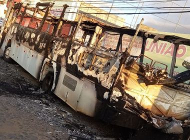 Brumado: Ônibus de igreja evangélica pega fogo em avenida