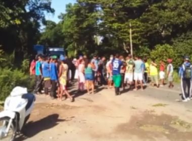 Ilhéus: Moradores de distrito fecham rodovia e pedem mais horários de ônibus