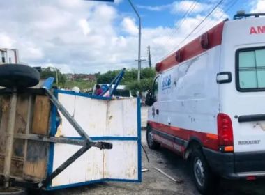 Coité: Ambulância de voluntários é atingida por reboque com dois cavalos