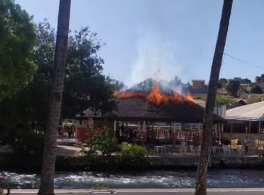 Correntina: Barraca pega fogo após ser atingida por rojão solto por crianças
