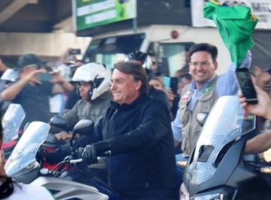 Feira de Santana: Bolsonaro leva Roma em garupa durante motociata