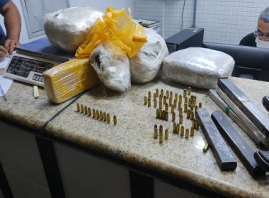 Polícia apreende metralhadoras, munições e drogas com suspeito em Camaçari