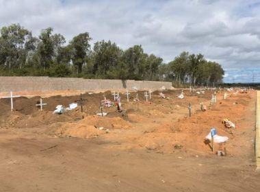 Vitória da Conquista: Cemitério municipal é construído em lixão e dejetos aparece em covas