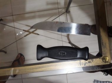 Paripiranga: Coroinha é esfaqueado por homem que invadiu igreja à procura de padre