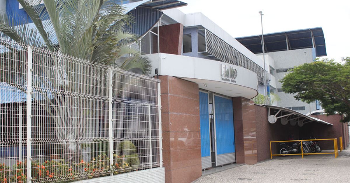 Estudante é expulsa de faculdade em Feira de Santana após publicações