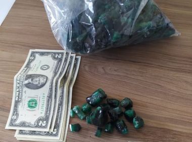 Feira: Motorista é flagrado com 2 kg de esmeraldas; pedra é uma das mais caras 