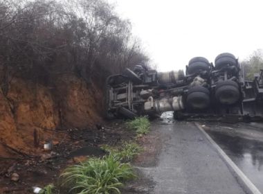 Chapada Diamantina: Ao menos 10 pessoas ficam feridas em colisão de carretas e ônibus 