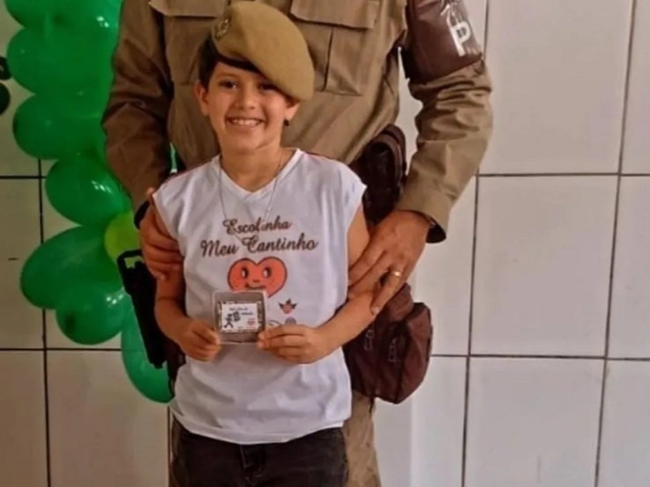 Filho de PM é morto com disparo acidental ao manusear arma do pai na Bahia