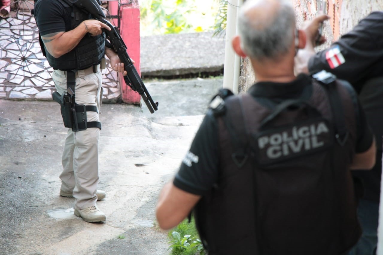 Homem é preso em flagrante com dois rifles na zona rural de Monte Santo