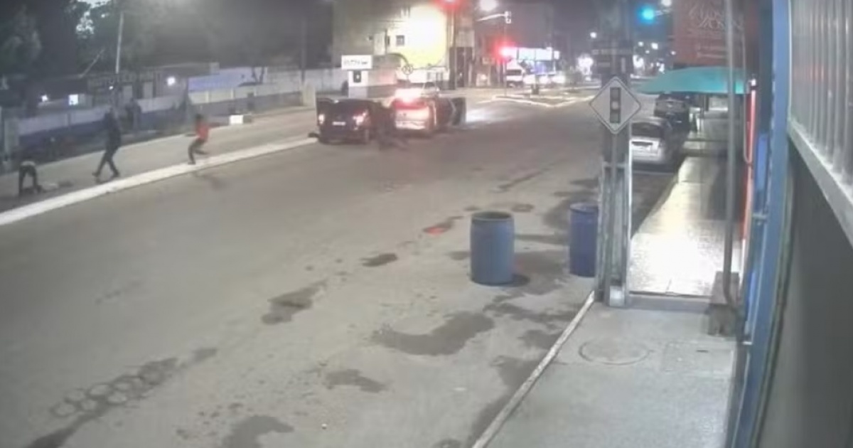 Vídeo mostra jovem morto a tiros minutos após deixar delegacia em Teixeira de Freitas