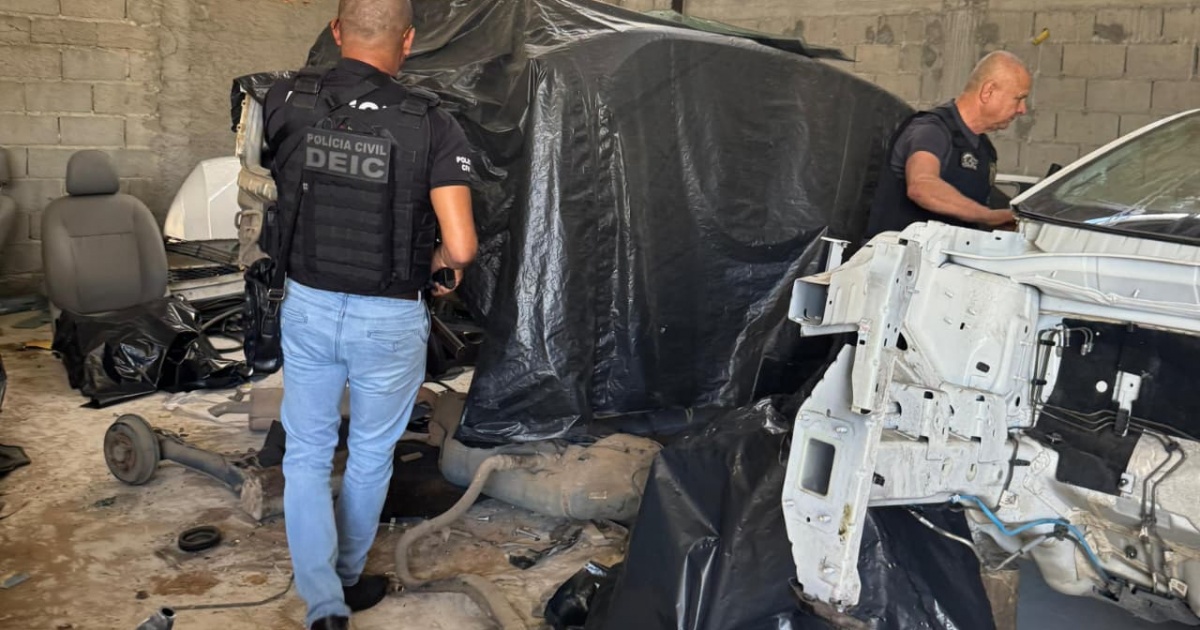 Polícia desarticula galpão de desmanche de carros para fraudar seguradoras em Eunápolis