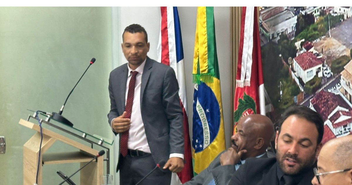 Câmara na Bahia suspende mandato de vereador acusado de assédio; irmã de governador participa de sessão