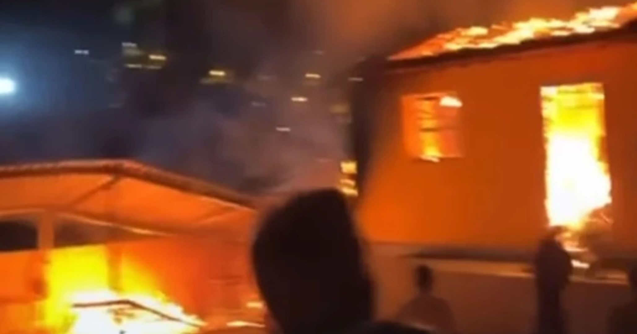 VÍDEO: Arquivo público da Prefeitura de Macaúbas é destruído por incêndio 