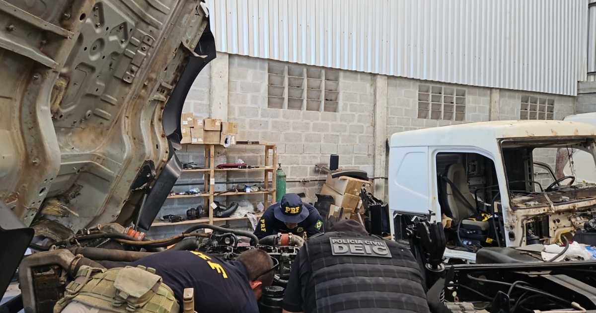 Homem é preso e nove caminhões são apreendidos no Sudoeste baiano; operação apura grupo acusado de roubo de cargas