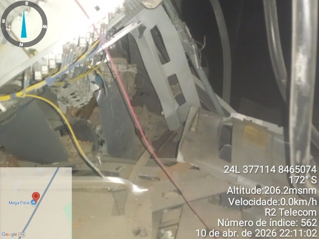 Homem morre após carreta colidir em torre de operadora de celular em Jequié