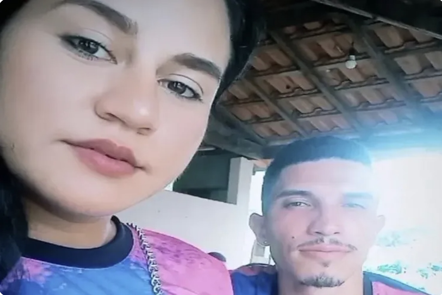 Homem ataca ex-companheira a facadas e tira própria vida dentro de casa em Guanambi; bebê do casal estava no local