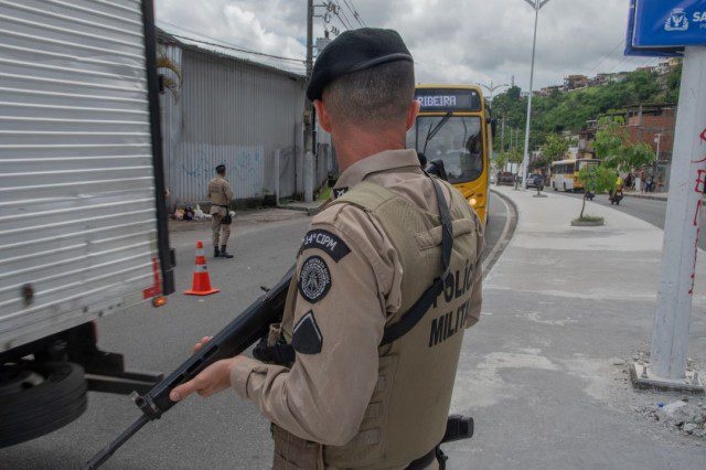 Polícia Militar prende mulher por tráfico de drogas em Conceição do Coité