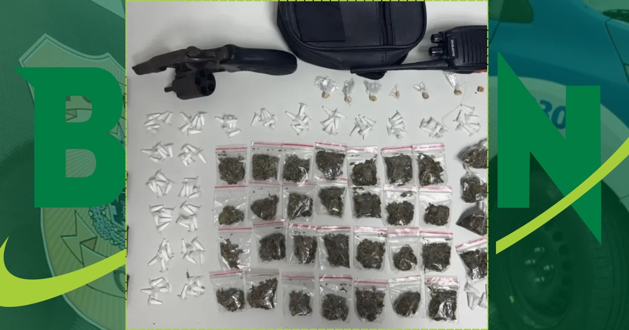 Suspeito é preso com arma de fogo e entorpecentes em Camaçari após tentativa de fuga
