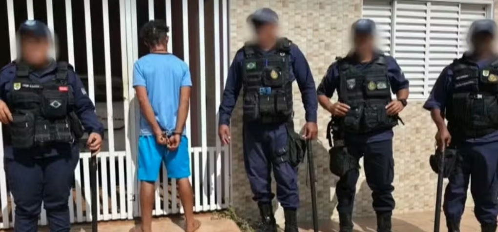 Homem é preso após tentar furtar vaso sanitário e carrinho de mão de delegacia na Bahia