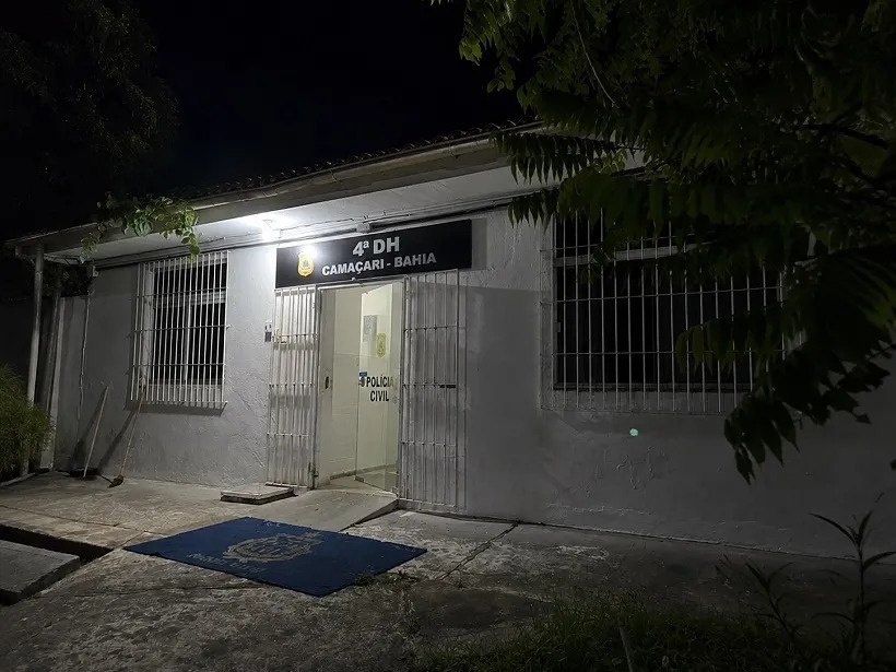 Invasão a residência durante a madrugada termina com homem executado e granada em Camaçari