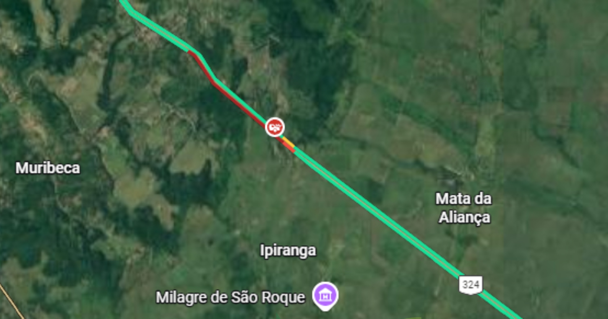 VÍDEO: Caminhão tomba, derruba carga e causa engavetamento com feridos na BR-324 em Amélia Rodrigues