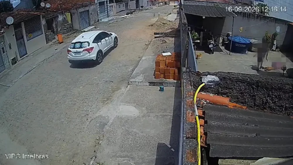 VÍDEO: Homens armados fuzilam residência e deixam um ferido em Feira de Santana