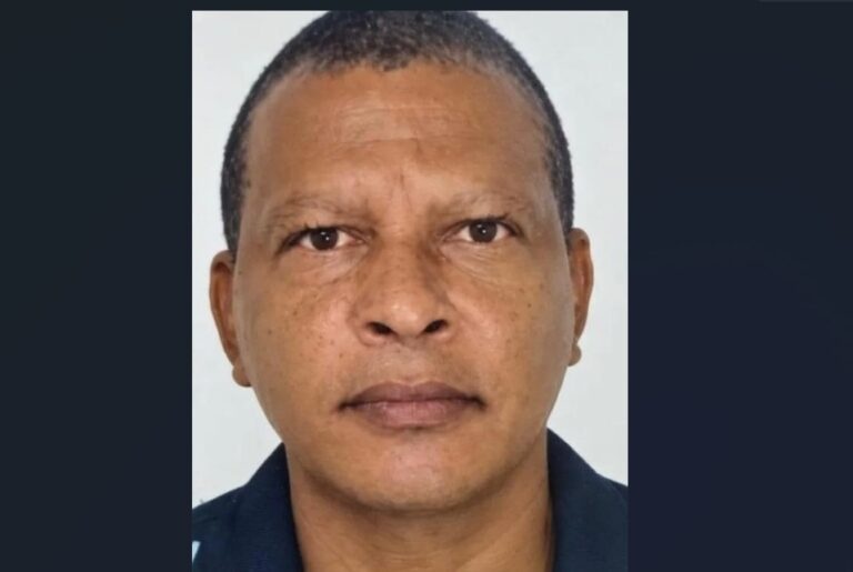 Homem morre após perder controle de direção na Bahia; carro desgovernado atingiu moto e pedestres