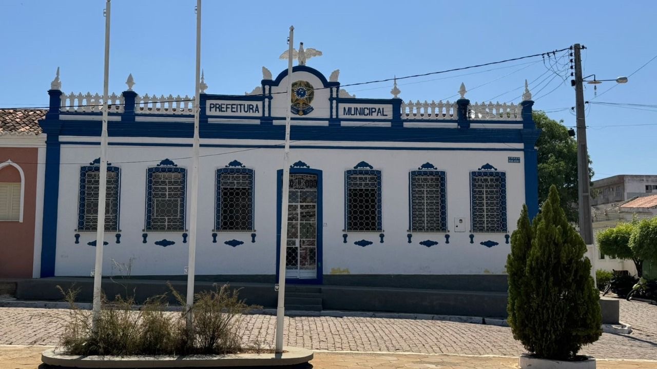 TCM aponta irregularidades em folha de pagamento de Curaçá e multa ex-prefeitos