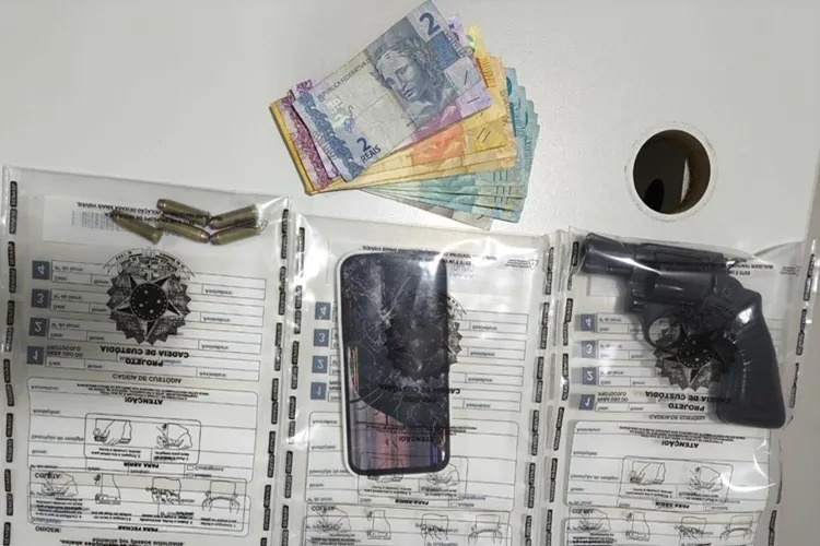 Polícia Militar apreende revólver, munições e dinheiro em Bom Jesus da Lapa, no oeste da Bahia