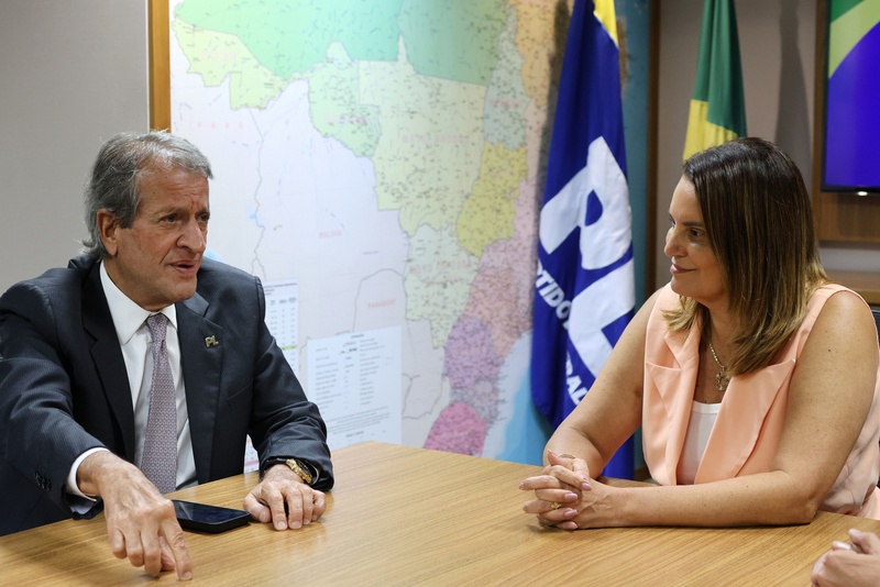Prefeita de Conquista se reúne com Valdemar Costa Neto e movimenta bastidores locais