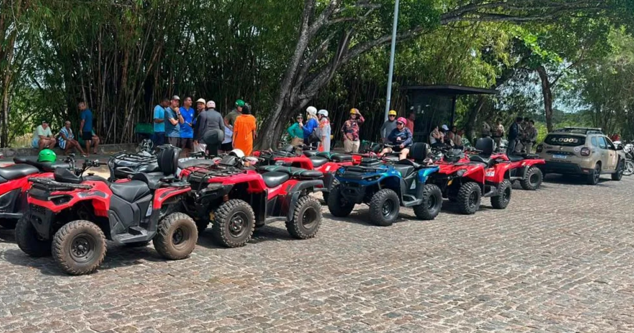 Praia do Forte: fiscalização apreende 13 veículos irregulares