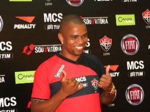 Vitória apresenta Nádson para temporada 2009
