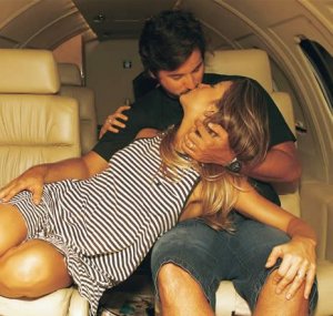 Claudia Leitte diz que é fogosa entre quatro paredes