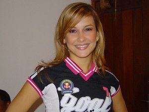 Ida ao ginecologista gera boato de gravidez de Claudia Leitte