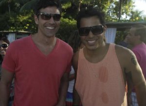 Reynaldo Gianeccini e Tomate curtem gravação em ilha baiana