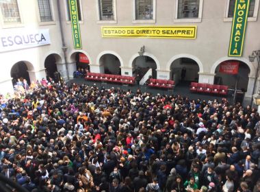 Defesa da democracia pela elite não engaja para enfrentar autoritarismo de Bolsonaro