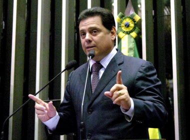 Governador de Goiás institui passe livre para estudantes