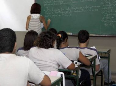 Ministério da Educação deve anunciar piso do professor com reajuste entre 12% e 14%