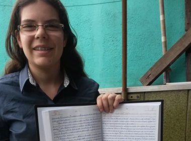 Estudante copia Bíblia à mão em São Paulo e quebra recorde