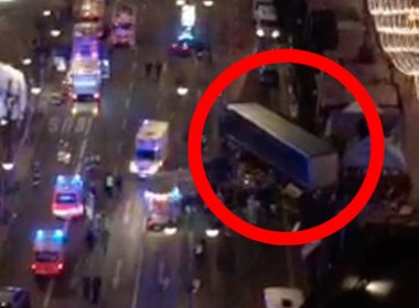 Caminhão invade feira de Natal em Berlim e deixa ao menos 9 mortos; motorista fugiu