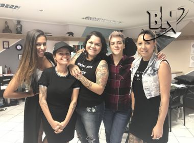 Tatuadoras explicam como se tornaram referência com estúdio só com mulheres
