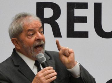 Lula pede que STF paralise tramitação de ações do Atibaia até que Moro a envie para SP
