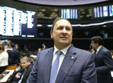 Prestes a desistir de pré-candidatura, Gualberto é obrigado a retirar jingle da web