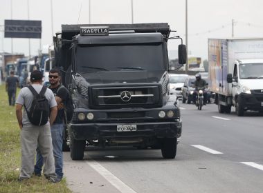 Apesar de acordo em Brasília, caminhoneiros mantêm paralisação nas rodovias baianas