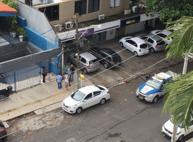 Homem armado rouba carro de mulher na manhã desta terça na Pituba; veja vídeo