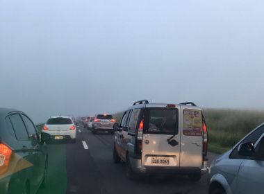 Motoristas que saem de Salvador enfrentam longo engarrafamento desde CIA