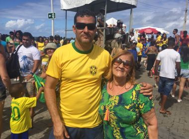 Mãe e filho vão a Barra assistir jogo do Brasil e comemoram resultado