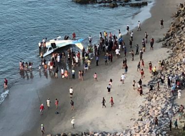 Avião monomotor cai em praia de Fortaleza