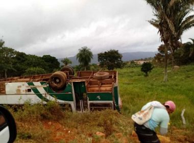 Pindobaçu: Tio e sobrinho morrem após colisão entre moto e ônibus em rodovia