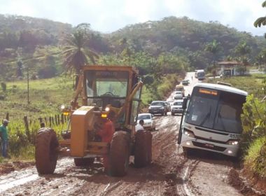 Maraú: Moradores fecham estrada em protesto contra más condições da BR-030